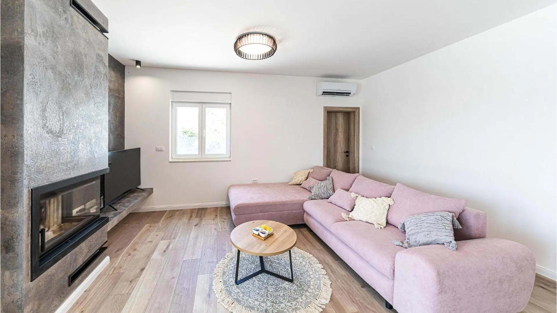 Ferienhaus Lovely Home In Trogir With Kitchen