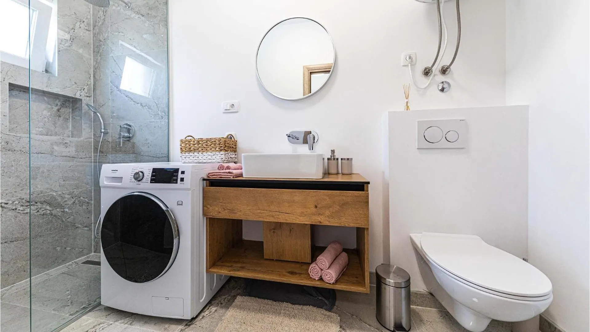 Ferienhaus Lovely Home In Trogir With Kitchen