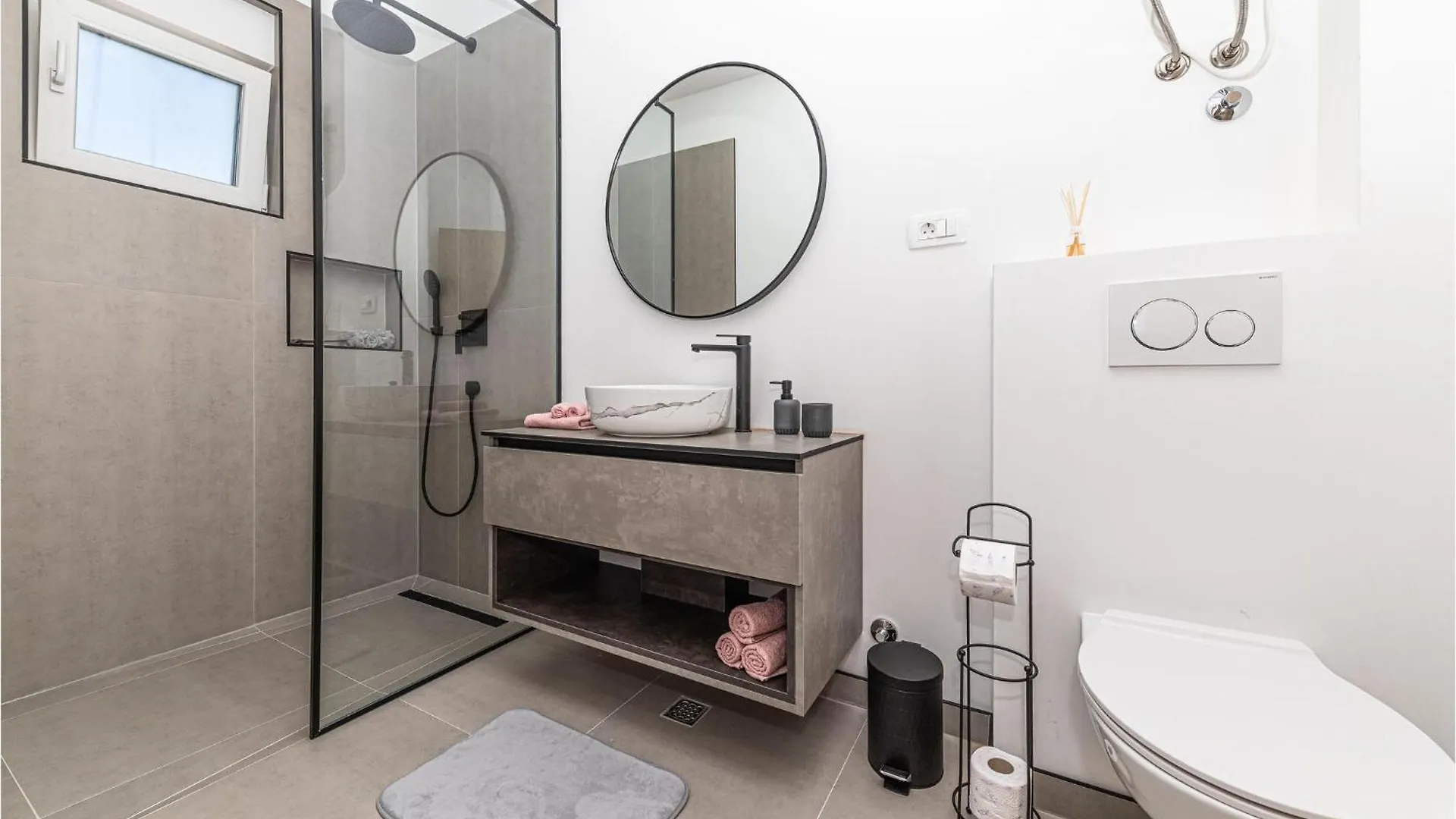 Lovely Home In Trogir With Kitchen Kroatien