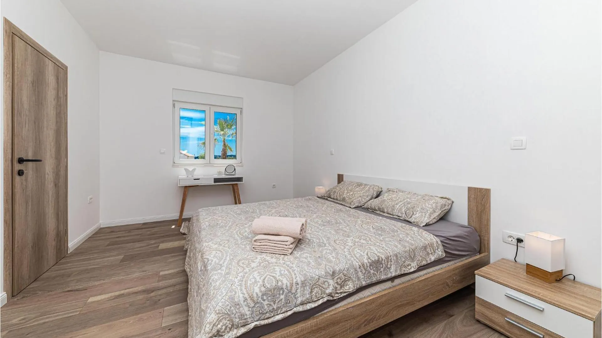 別荘 Lovely Home In Trogir With Kitchen